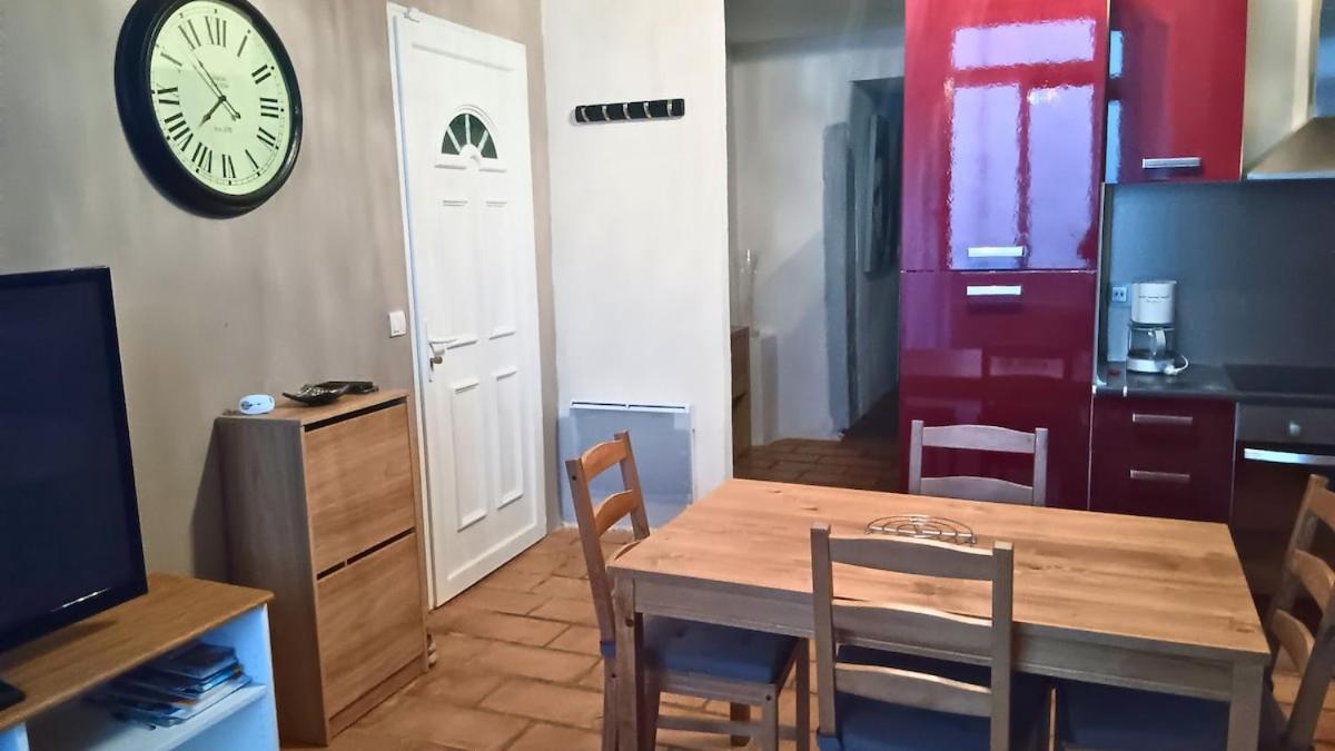 Appartement Pour 4 Personnes Dans Une Rue Tres Calme Saint-Laurent-le-Minier Zewnętrze zdjęcie